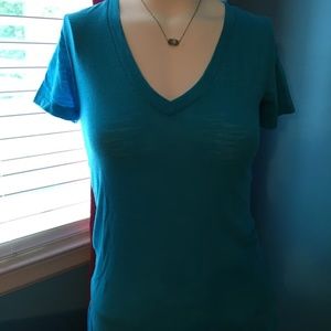 Simple solid v neck tee